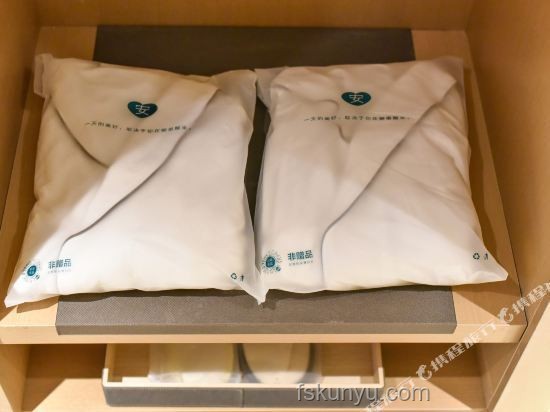 亚朵酒店枕套事件深度分析：安全与管理的双重考量